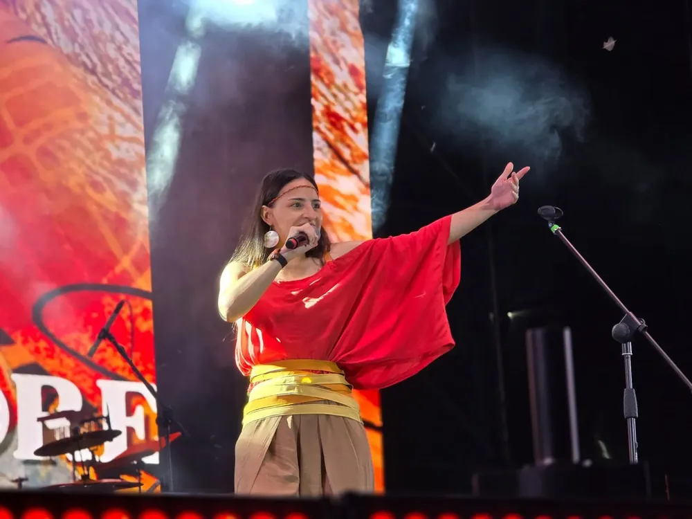 2b4562d1-b121-4d01-beb7-01786355032c