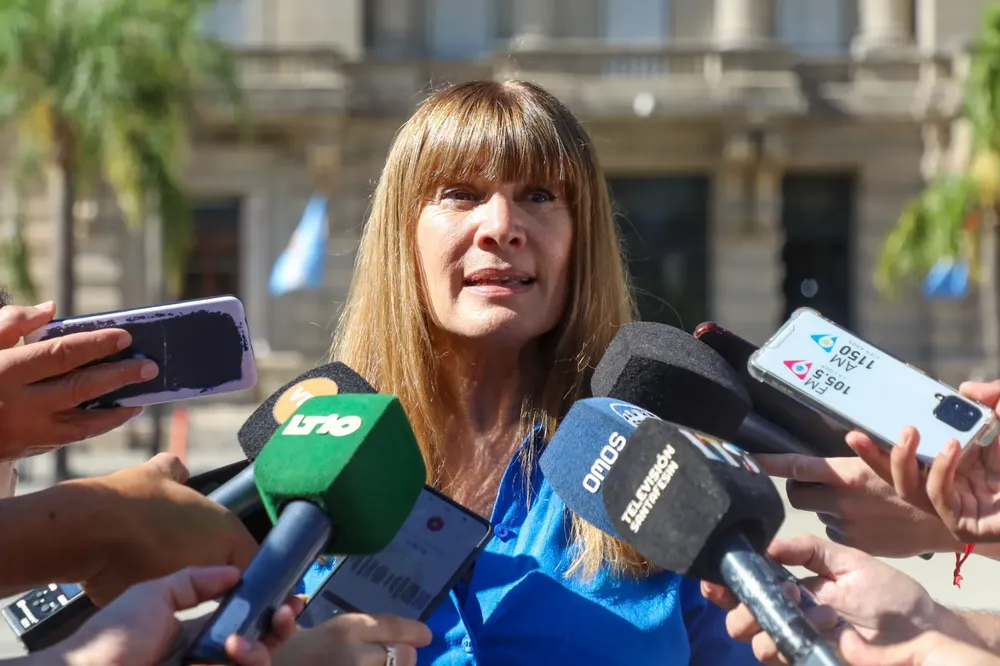 e4599992-b16b-455d-8d61-3d2520157d1a