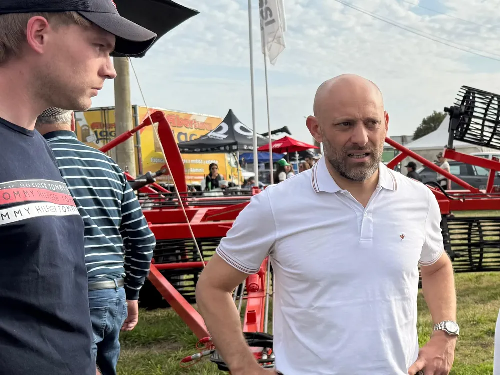 3fef2e9f-f0f2-4d6d-b7e4-33fab18f1fd1