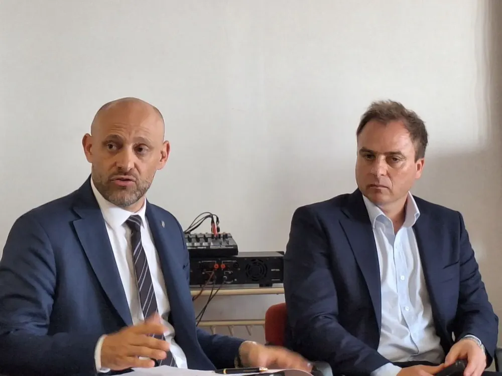 d8d04a1b-74bc-4ad9-8979-2c0fe632fcf0