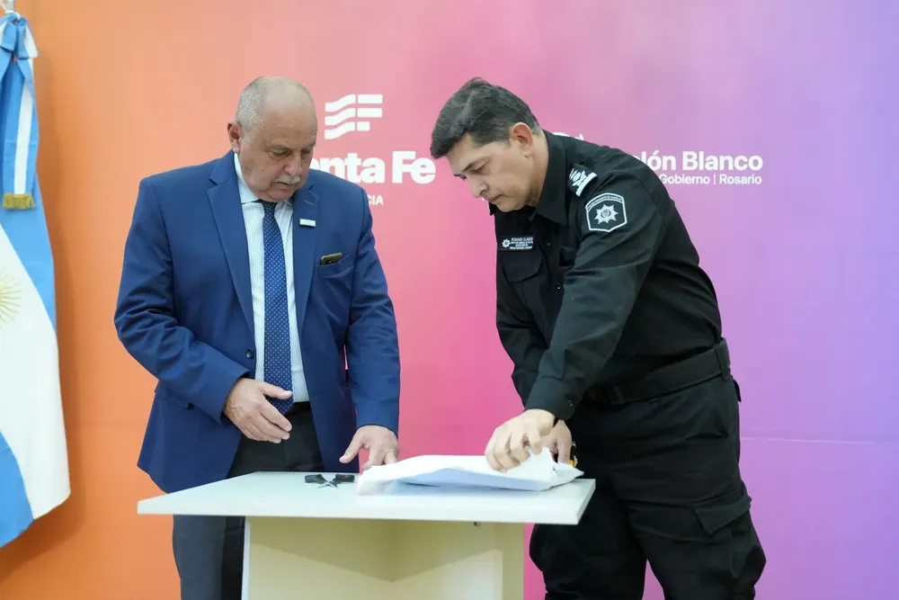 382b083b-7b58-4182-88fe-6a0ac187bab4