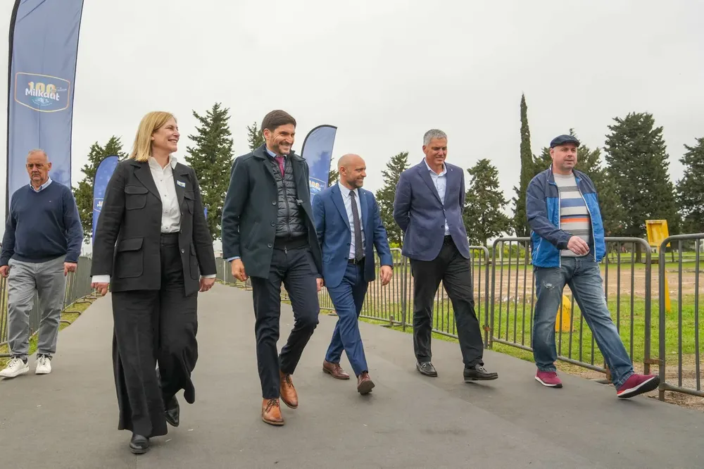 3895ac73-f099-4151-bdae-a3f5b95142aa