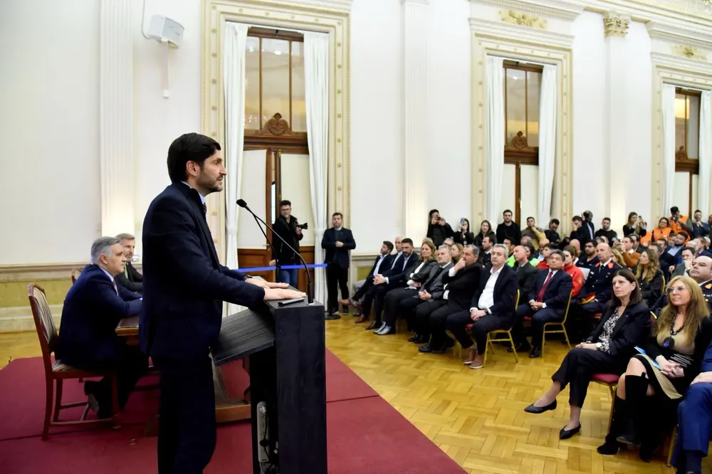 068b083a-b1c2-477b-b7af-5b95fe92210a