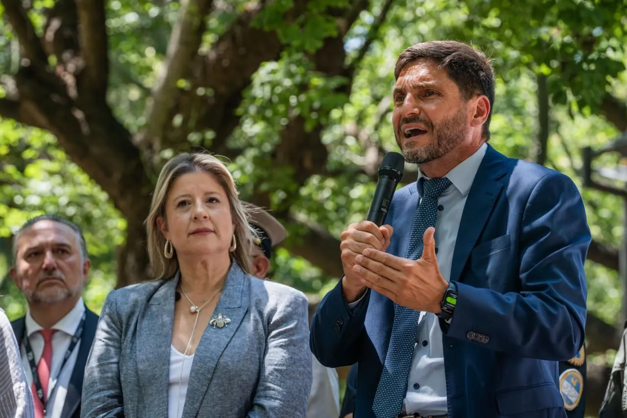 ad556917-d98a-4b04-b9f4-bc52a6930b1b