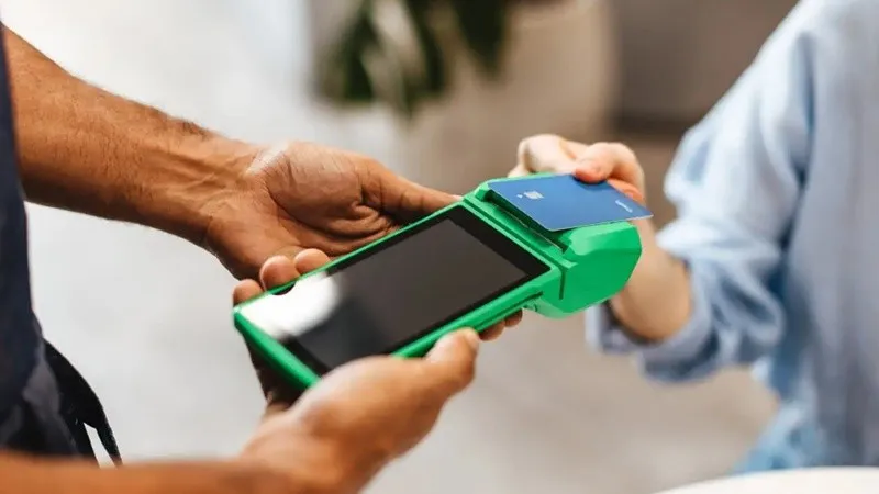 004_-_el_xgolpe_da_maquininhax_la_estafa_mxs_frecuente_en_las_playas_de_brasil.jpg_674994427