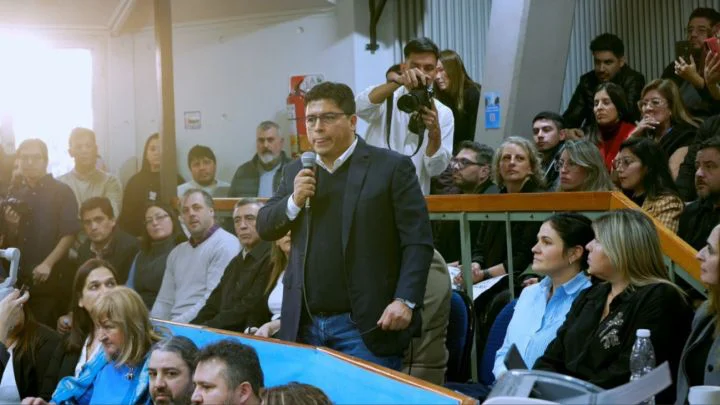 gobernador-claudio-vidal-hablando-en-la-legislatura-2026-2260344