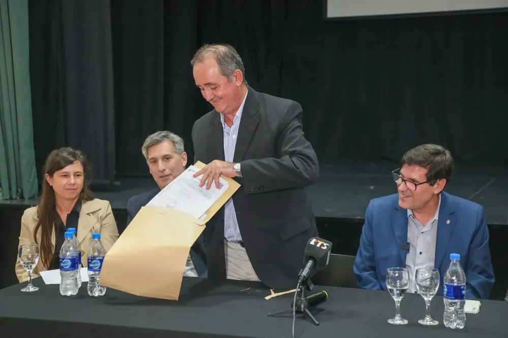 f8071630-30b8-4dfb-970e-29a5099165cb